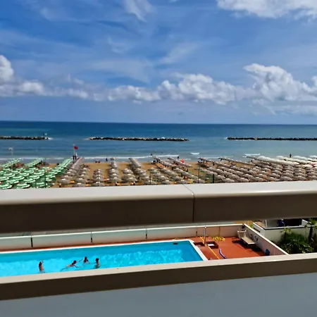 Отель Embassy 3*