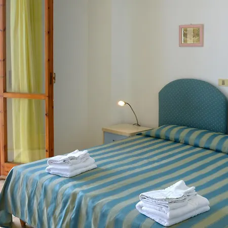 Embassy Отель Пезаро