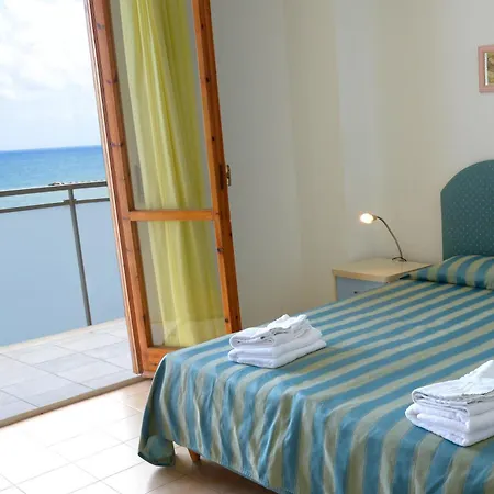 Embassy Hotell 3*