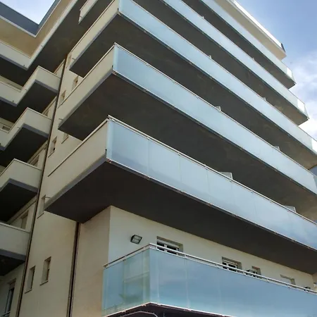 Embassy Отель Пезаро