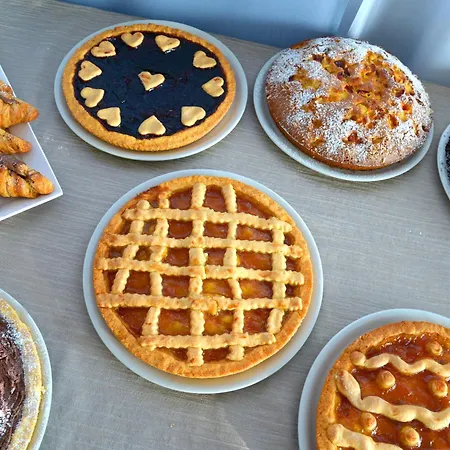 Embassy Отель Пезаро