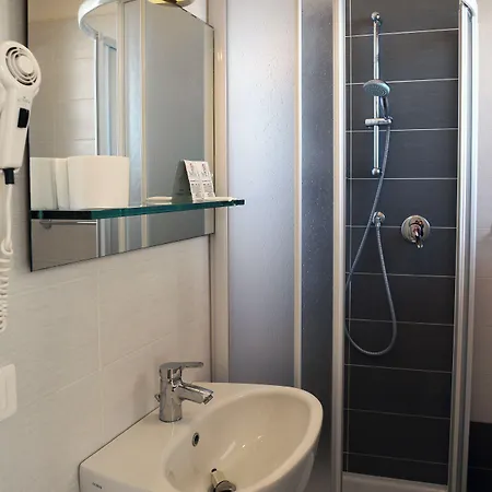 Embassy Hotell 3*