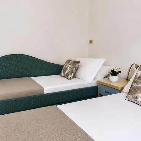 Hotell Embassy 3*