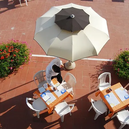 Embassy Hotel 3*