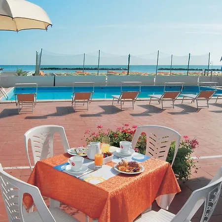 Embassy Hotel 3*