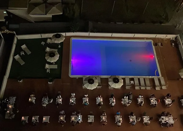 Embassy Готель Пезаро